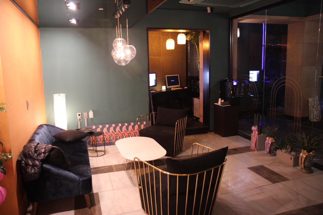 The Hotel Young Inn Seoul Exterior foto