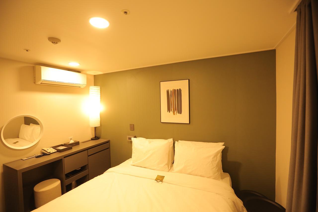 The Hotel Young Inn Seoul Exterior foto
